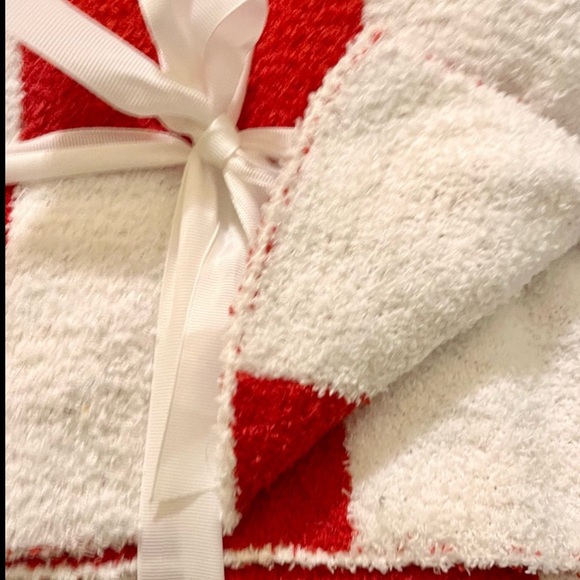 Blanket Red & White Checkerboard Throw
Blanket Cozy Blankets 50” x 60” NEW - Picture 3 of 16